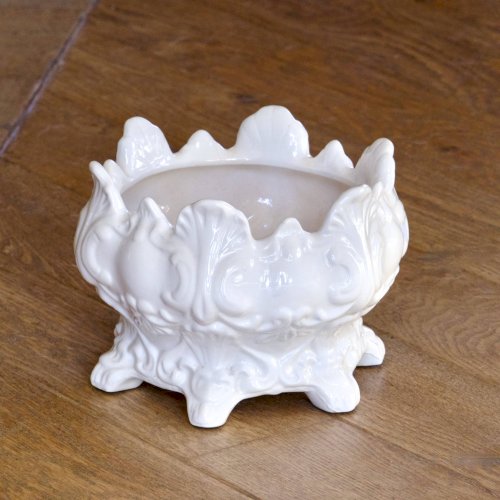 Cache-pot antique, XIXe siècle de 1873, en faïence décor baroque