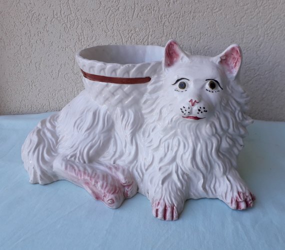 Cache-pot chat Bassano