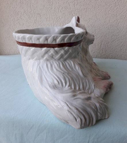 Cache-pot chat Bassano
