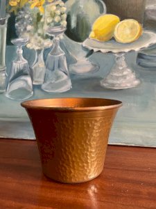 Cache pot en cuivre martelé vintage