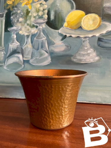 Cache pot en cuivre martelé vintage