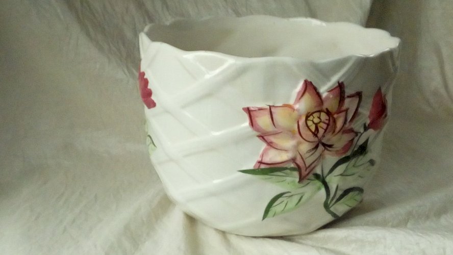 CACHE POT EN FAIENCE BARBOTINE DECOR FLORAL 20 ÈME *