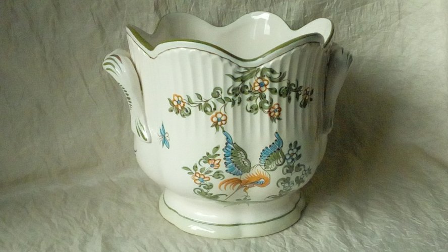 CACHE POT EN FAIENCE DE ST CLEMENT MODELE VIEUX MOUSTIER*