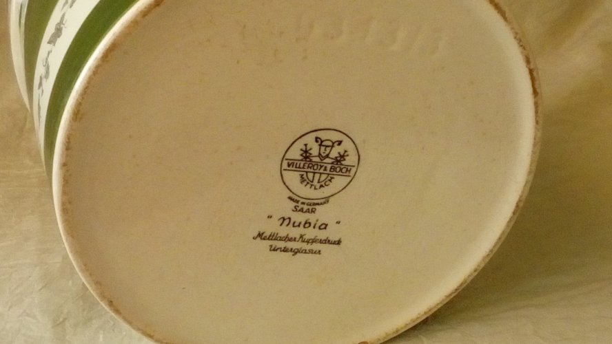 CACHE POT EN FAIENCE DECOR FEUILLES DE LIERRE VILLEROY & BOCH MODELE NUBIA*