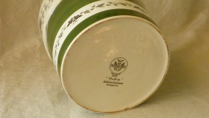 CACHE POT EN FAIENCE DECOR FEUILLES DE LIERRE VILLEROY & BOCH MODELE NUBIA*