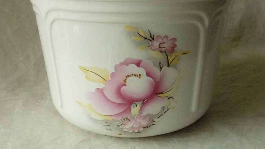 CACHE POT EN FAIENCE FLEUR DE CERISIER JAPONISANT*