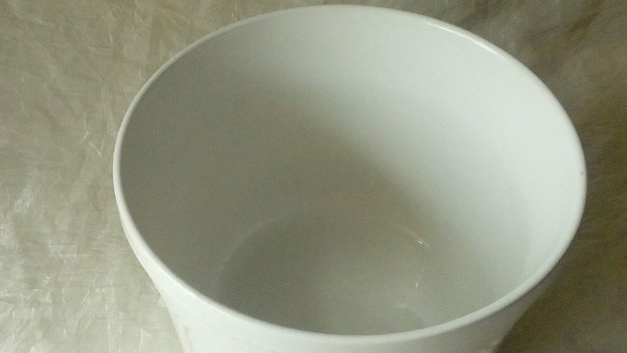 CACHE POT EN FAIENCE FLEUR DE CERISIER JAPONISANT*