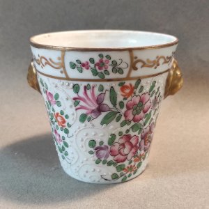 Porcelain pot from Paris, floral and golden decoration