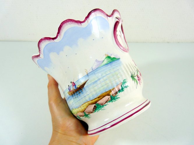 Cache pot faïence Veuve Perrin décor marin animé, signé, H - 14 cm
