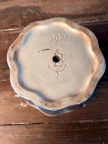 Cache pot signé de Bruyn en faïence ancienne