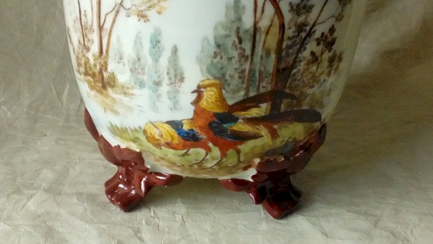CACHE POT TRIPODE EN PORCELAINE DE LIMOGES DECOR FAISANSART NOUVEAU**