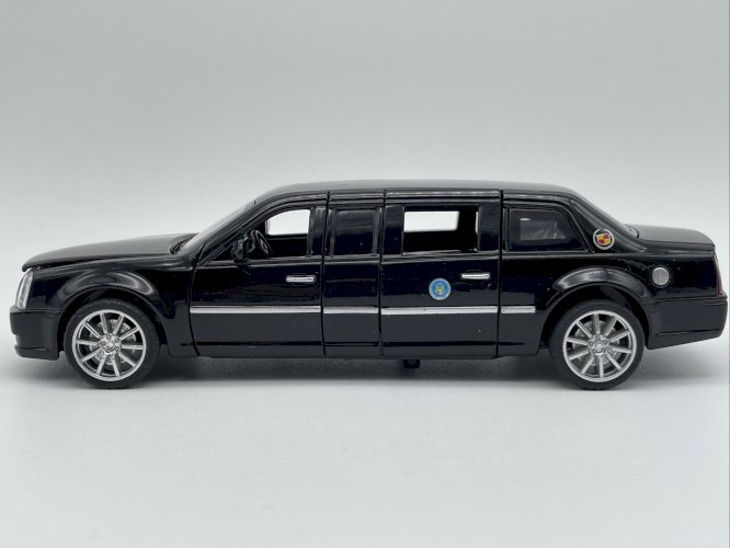 Cadillac DTS President 1/32 Diecast replica son + lumière +  pull back