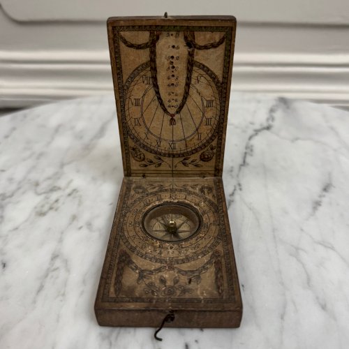 Cadran solaire de poche portatif en bois XVIIIe M3921