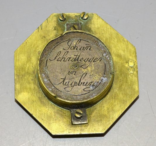 -CADRAN SOLAIRE/BOUSSOLE XVIIIe Marqué au DOS JOHAN SCHRETTEGGER IN AUSBURG   D