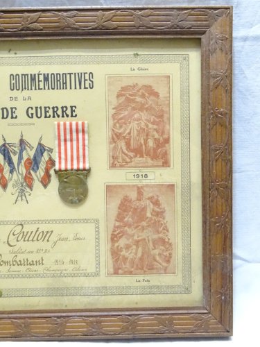 -CADRE ANCIEN COMMEMORATIF 2 MEDAILLES SOLDAT AU 83e R.I. GRANDE GUERRE 14/18  D