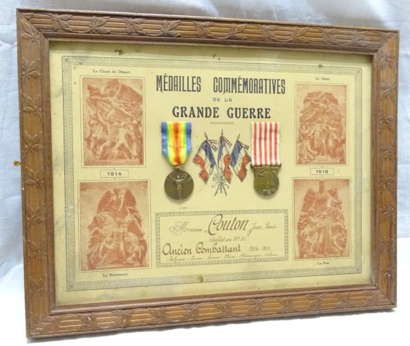 -CADRE ANCIEN COMMEMORATIF 2 MEDAILLES SOLDAT AU 83e R.I. GRANDE GUERRE 14/18  D