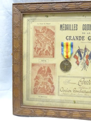 -CADRE ANCIEN COMMEMORATIF 2 MEDAILLES SOLDAT AU 83e R.I. GRANDE GUERRE 14/18  D