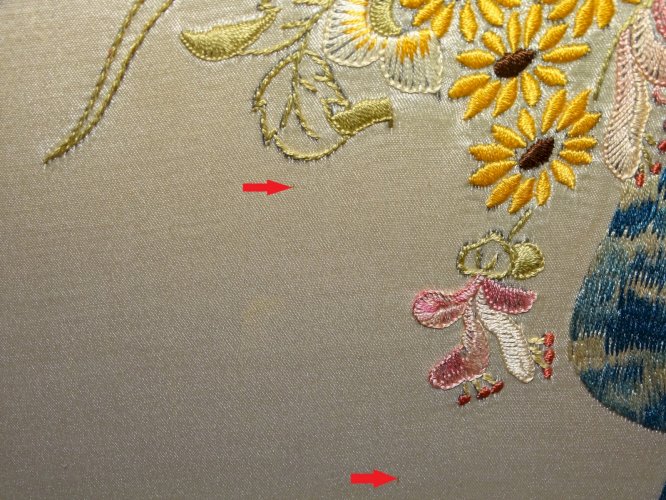 -CADRE AVEC BRODERIE SUR SOIE VASE AVEC FLEURS MULTICOLORES déco VINTAGE    D