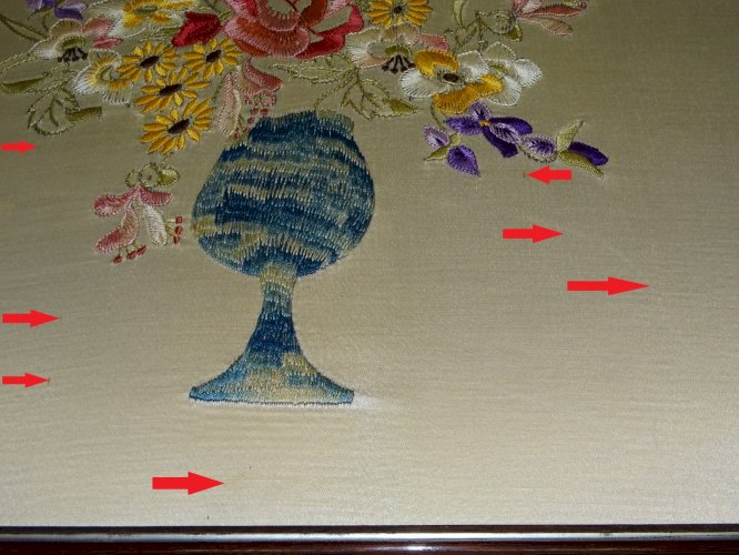 -CADRE AVEC BRODERIE SUR SOIE VASE AVEC FLEURS MULTICOLORES déco VINTAGE    D