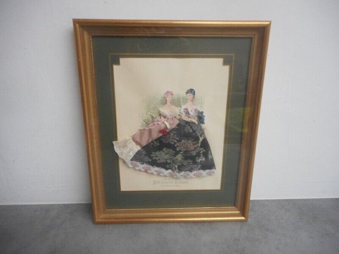 CADRE AVEC DES PERSONNAGES HABILLES DE TISSU N° 3