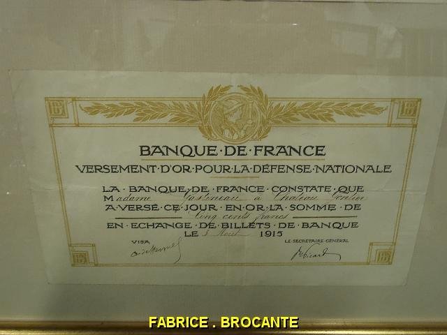 CADRE AVEC DEUX VERSEMENTS D'OR POUR LA DEFENSE NATIONALE