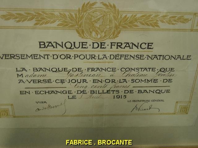 CADRE AVEC DEUX VERSEMENTS D'OR POUR LA DEFENSE NATIONALE