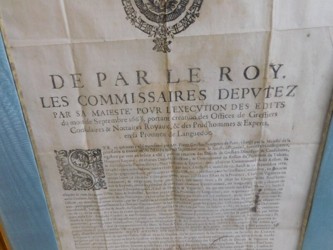 CADRE DORE AVEC UN VIEUX PAPIER DE LA PART DU ROY 1668