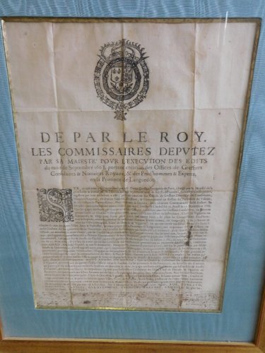 CADRE DORE AVEC UN VIEUX PAPIER DE LA PART DU ROY 1668