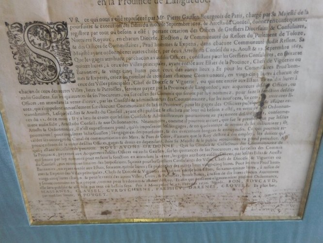 CADRE DORE AVEC UN VIEUX PAPIER DE LA PART DU ROY 1668