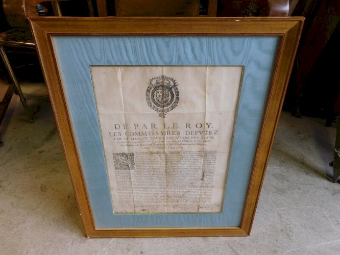 CADRE DORE AVEC UN VIEUX PAPIER DE LA PART DU ROY 1668