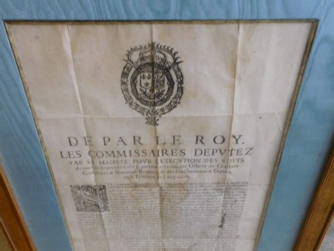 CADRE DORE AVEC UN VIEUX PAPIER DE LA PART DU ROY 1668