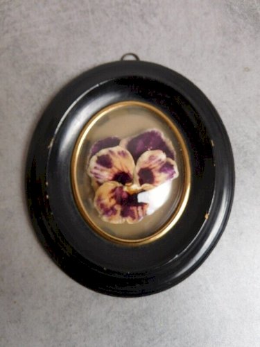 CADRE MEDAILLON A FLEURS NAPOLEON III N°22