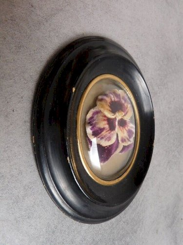 CADRE MEDAILLON A FLEURS NAPOLEON III N°22