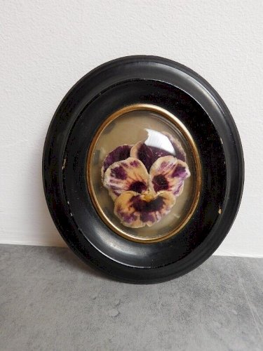 CADRE MEDAILLON A FLEURS NAPOLEON III N°22