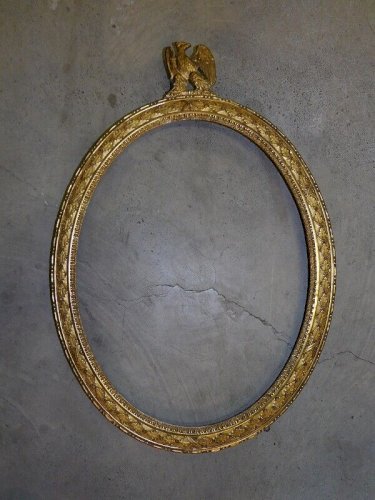 CADRE MEDAILLON EMPIRE BOIS DORE DU XIX ème SIECLE