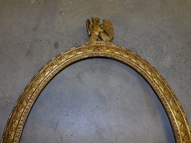 CADRE MEDAILLON EMPIRE BOIS DORE DU XIX ème SIECLE