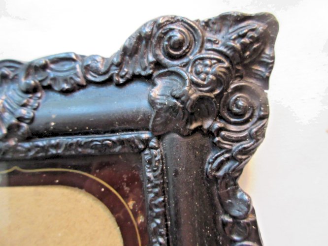 Cadre Napoléon III, bois sculpté noirci pour daguerréotype, avec son verre