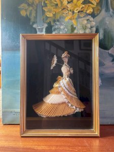 Vintage illustrated relief frame mode