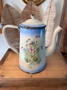 Cafetière ancienne en tôle émaillée