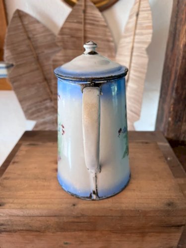 Cafetière ancienne en tôle émaillée