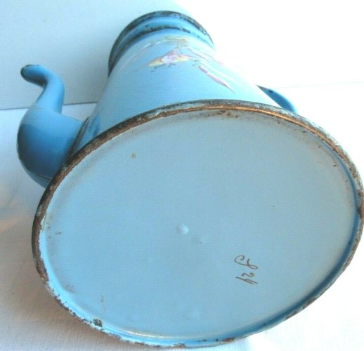 Cafetière Art Nouveau complète, tôle émaillée bleue, Fushias roses en relief