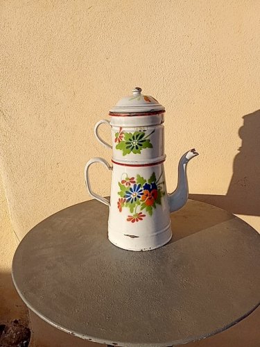 Cafetière émaillée ancienne – décor floral