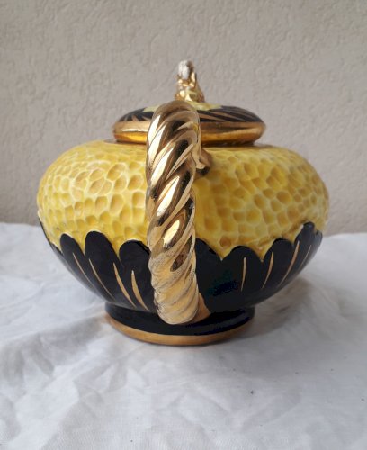 Cafetière en céramique noire et jaune