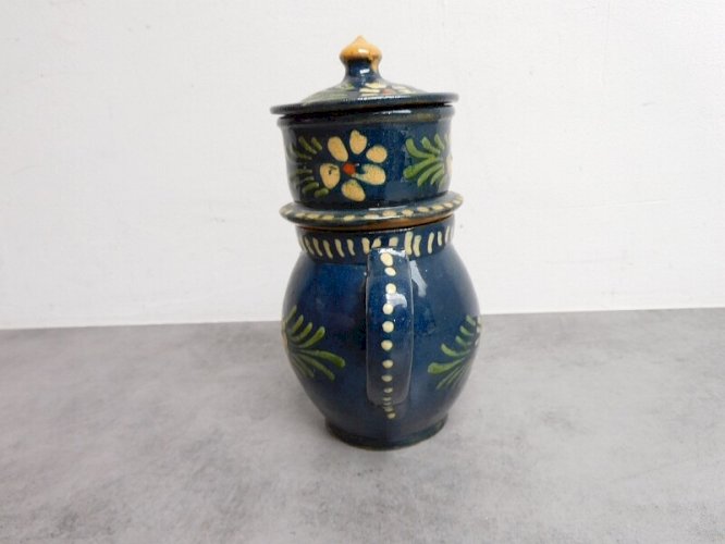 CAFETIERE EN TERRE VERNISSEE DECOR DE FLEURS