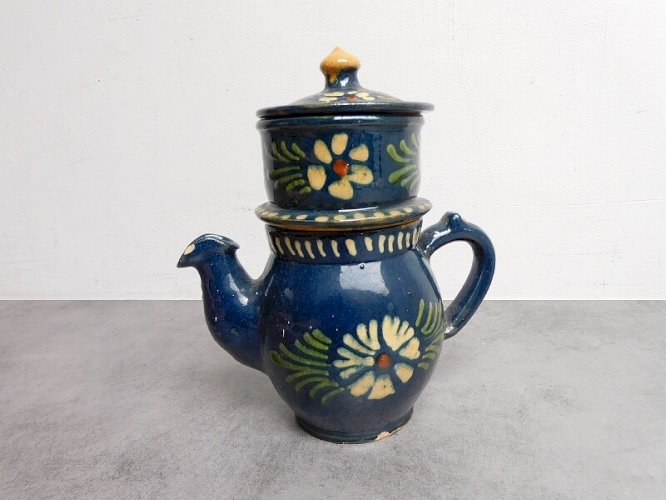 CAFETIERE EN TERRE VERNISSEE DECOR DE FLEURS