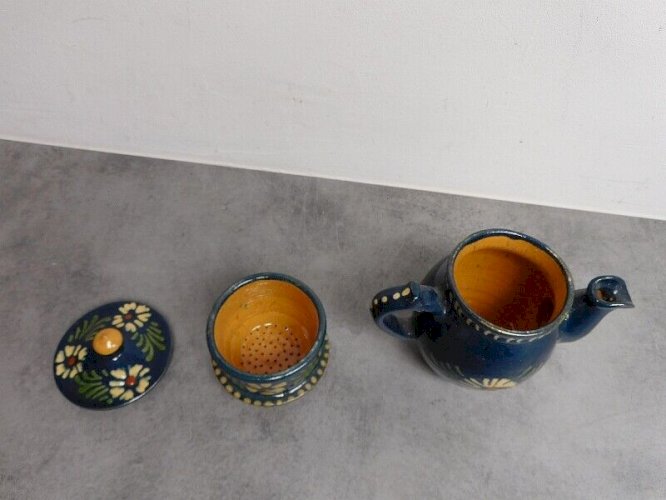 CAFETIERE EN TERRE VERNISSEE DECOR DE FLEURS