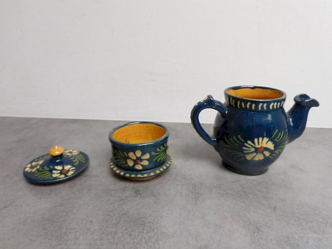 CAFETIERE EN TERRE VERNISSEE DECOR DE FLEURS