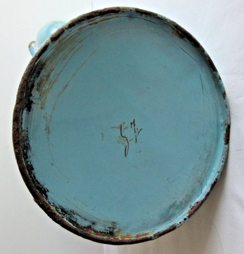 Cafetière en tôle émaillée bleue: Décor de Pois de senteur roses en relief