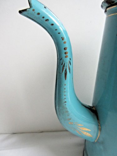 Cafetière en tôle émaillée bleue: Décor en relief, Chadonneret, Papillon, Fleurs
