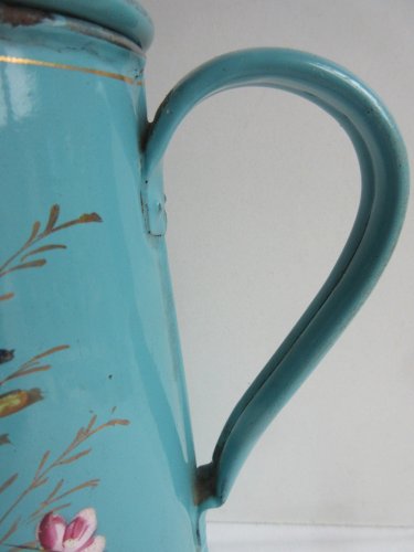 Cafetière en tôle émaillée bleue: Décor en relief, Chadonneret, Papillon, Fleurs